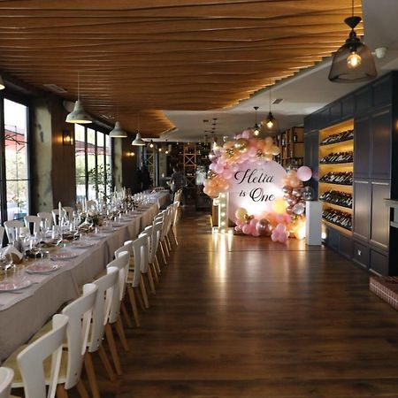 Villa D Hotel-Restaurant-Private Beach ドゥラス エクステリア 写真