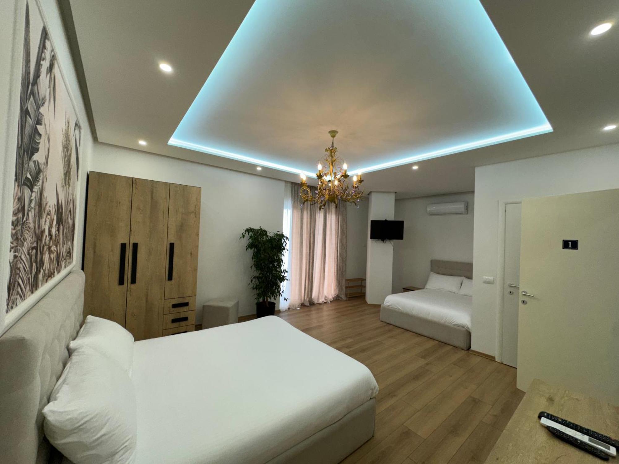 Villa D Hotel-Restaurant-Private Beach ドゥラス エクステリア 写真